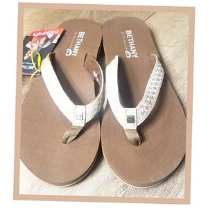 NWT flip flops....size 7
